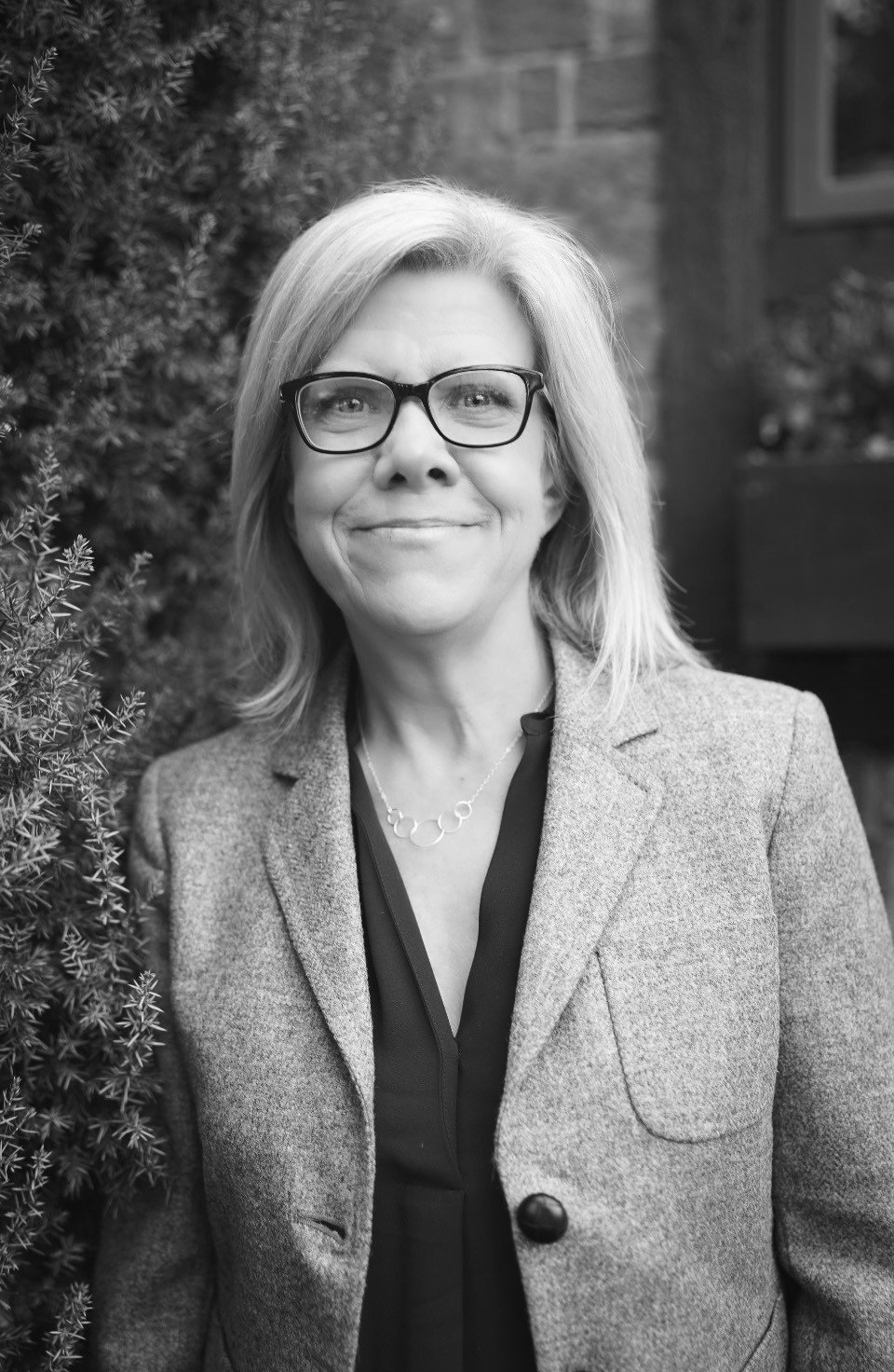 Traci Crowell Headshot